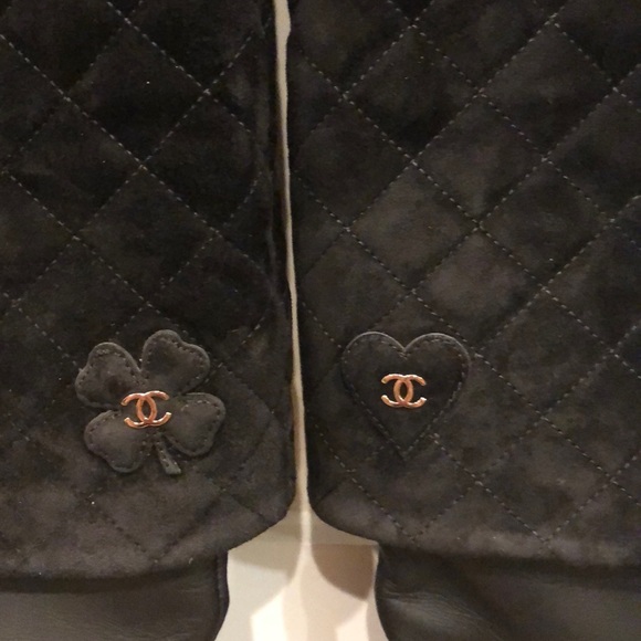 CHANEL quilted suede and leather fold-over boots - Picture 4 of 8